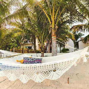 מלון La Puerta Azul Beachfront - Adults Only
